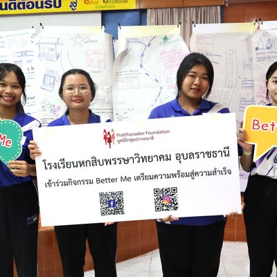 Group of students are smiling at the camera