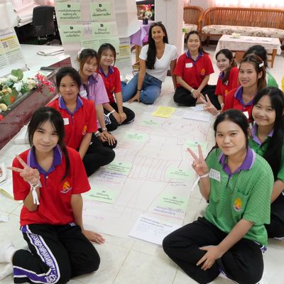 Emi and a group of students are smiling for the camera.