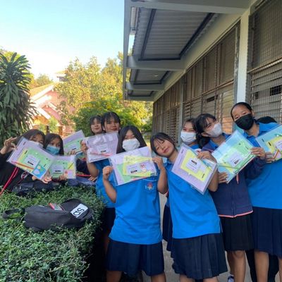 The students are showing self-learning kits for the camera.